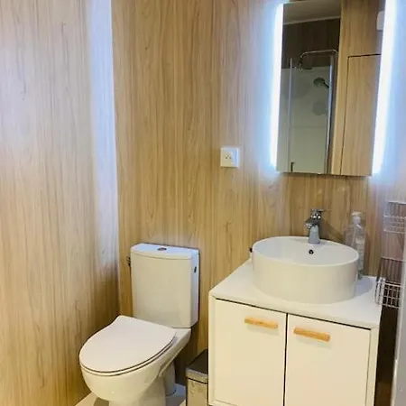 Дом отдыха Tiny House A 10min Du Mont Saint Michel Понторсон